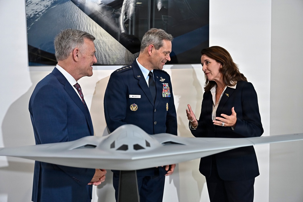 CSAF Wilsbach makes Doolittle Raiders toast