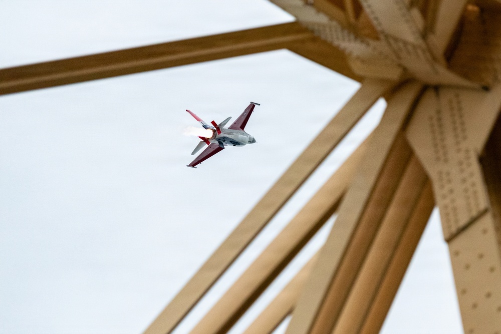 Thunder air show returns to banks of Ohio River with KYANG aircraft