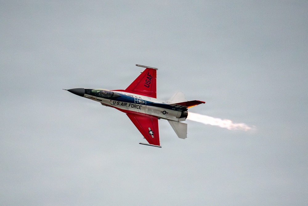 Thunder air show returns to banks of Ohio River with KYANG aircraft