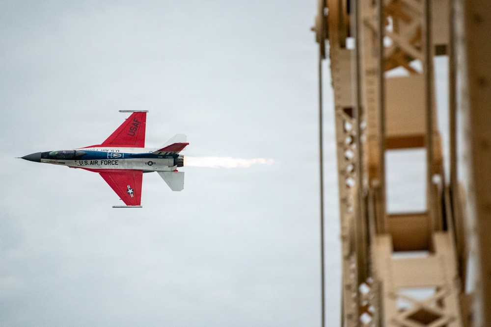 Thunder air show returns to banks of Ohio River with KYANG aircraft