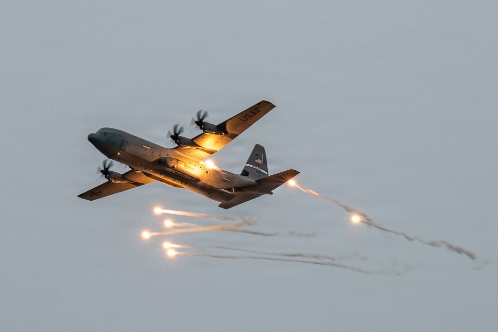 Thunder air show returns to banks of Ohio River with KYANG aircraft