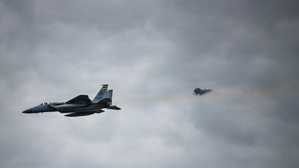Thunder air show returns to banks of Ohio River with KYANG aircraft