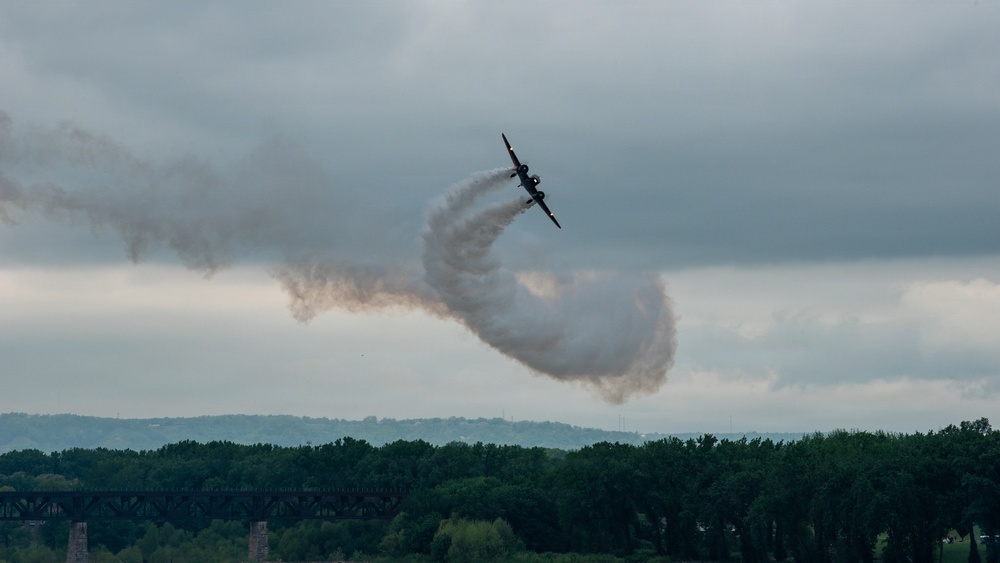 Thunder air show returns to banks of Ohio River with KYANG aircraft
