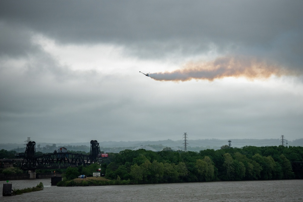 Thunder air show returns to banks of Ohio River with KYANG aircraft