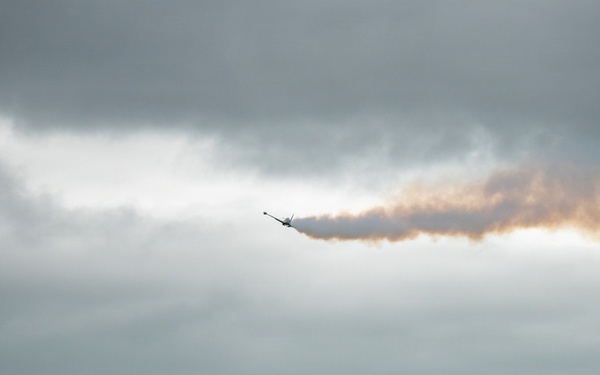 Thunder air show returns to banks of Ohio River with KYANG aircraft