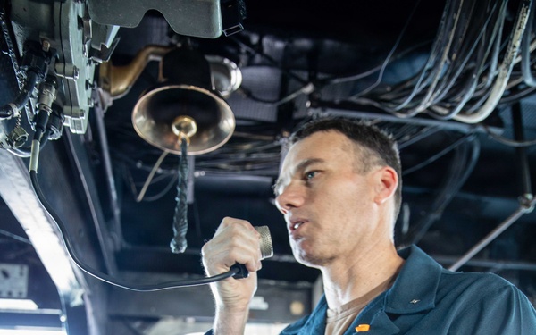 USS Mitscher (DDG 57) conducts flight deck operations