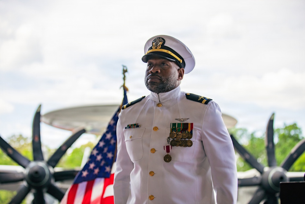 VX-1 hosts retirement ceremony