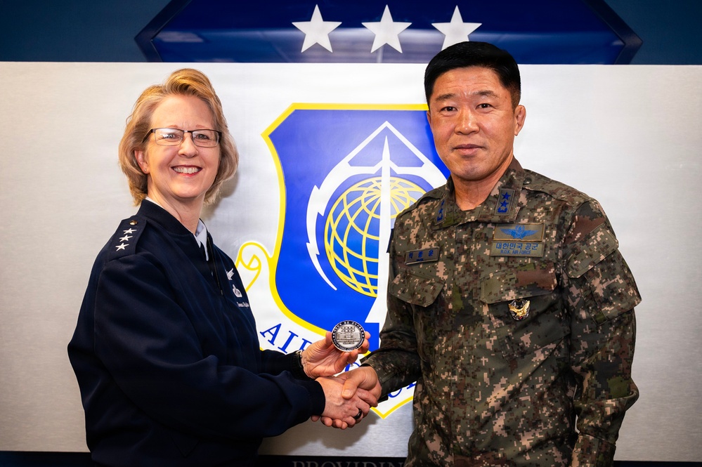 Commander of the Republic of Korea’s Air Force Logistics Command visits Wright-Patt