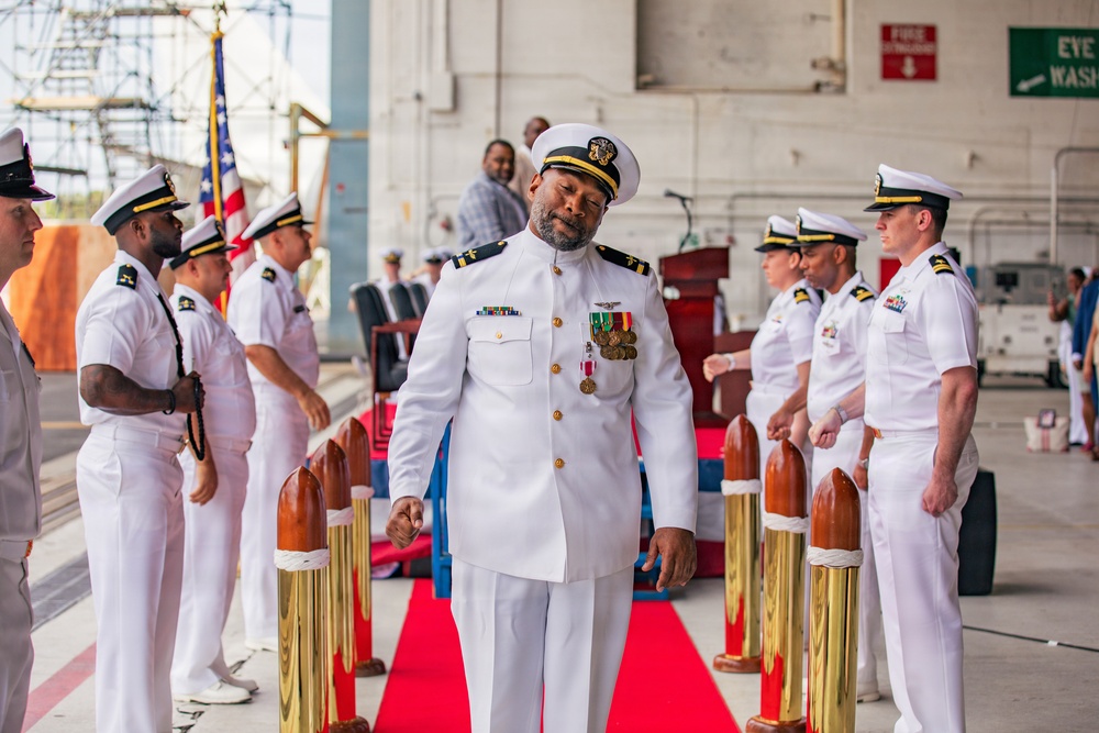 VX-1 hosts retirement ceremony