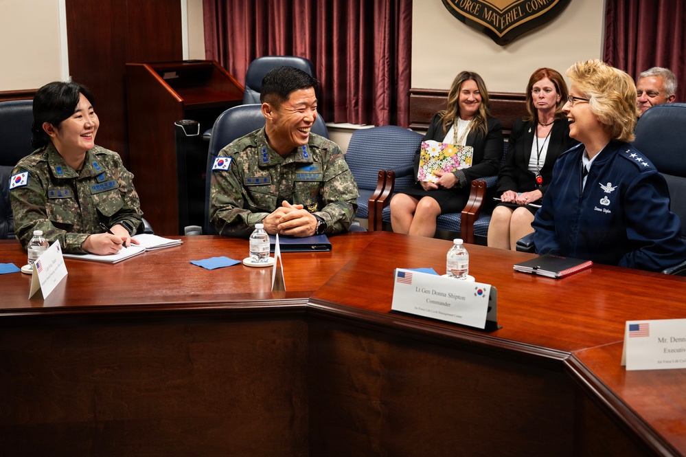 Commander of the Republic of Korea’s Air Force Logistics Command visits Wright-Patt