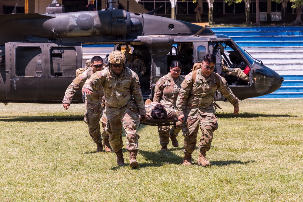 Soldiers conduct Medical Evacuation Training during CENTAM Guardian 26