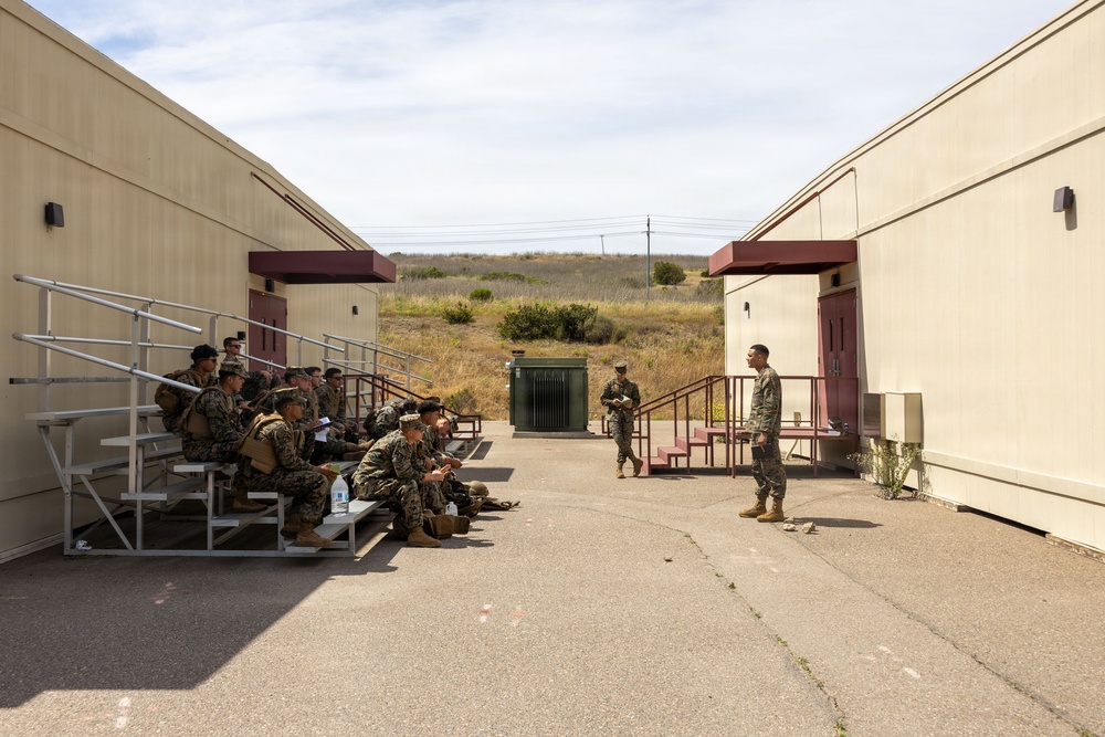 Marines with CLR-1 Conduct Combat Convoy Simulator Training