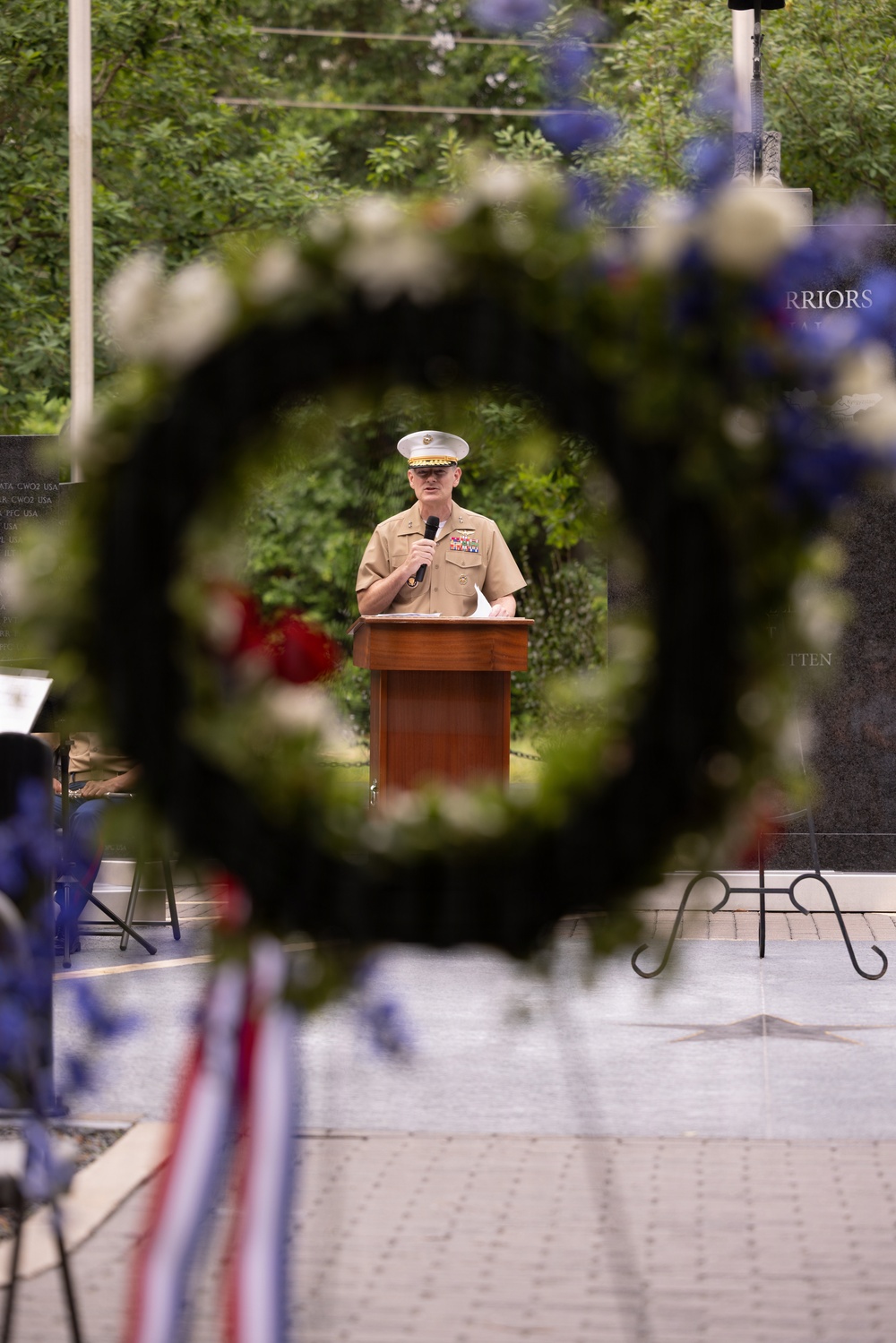 U.S. service members participate in wreath-laying ceremony at Fallen Warriors Memorial
