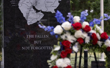 U.S. service members participate in wreath-laying ceremony at Fallen Warriors Memorial