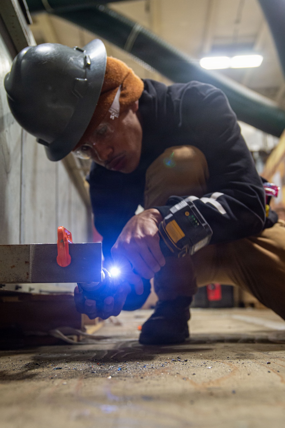 USS Ronald Reagan (CVN 76) Sailors Conduct Flight Deck Inspection