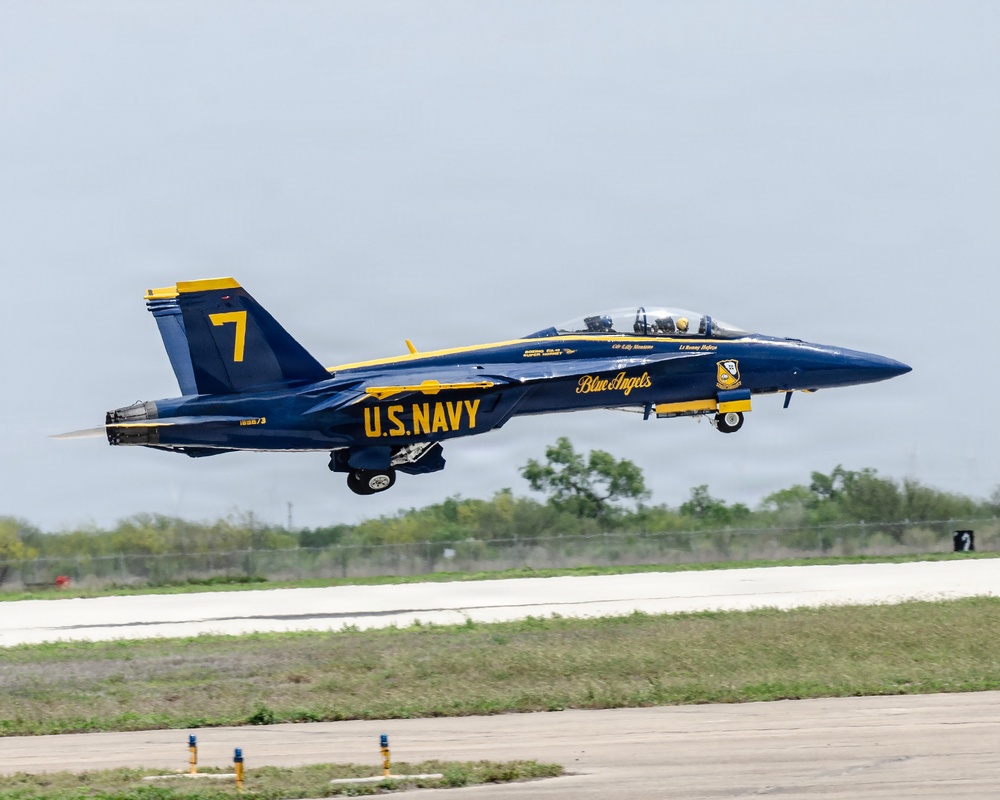 Kingsville Record editor flies in Blue Angel 7
