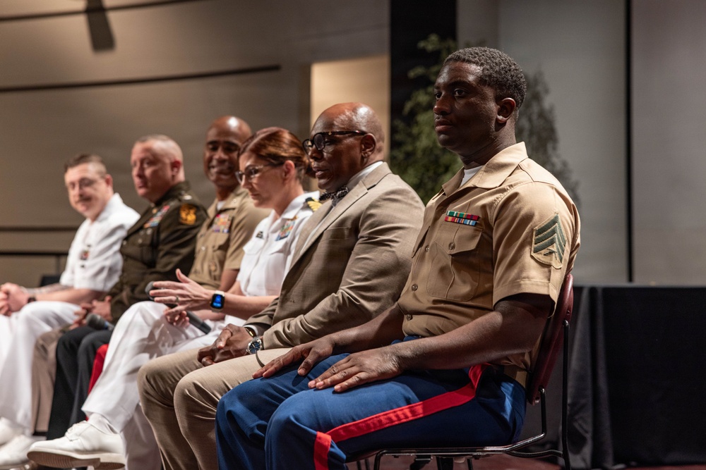 U.S. service members visit Houston City College