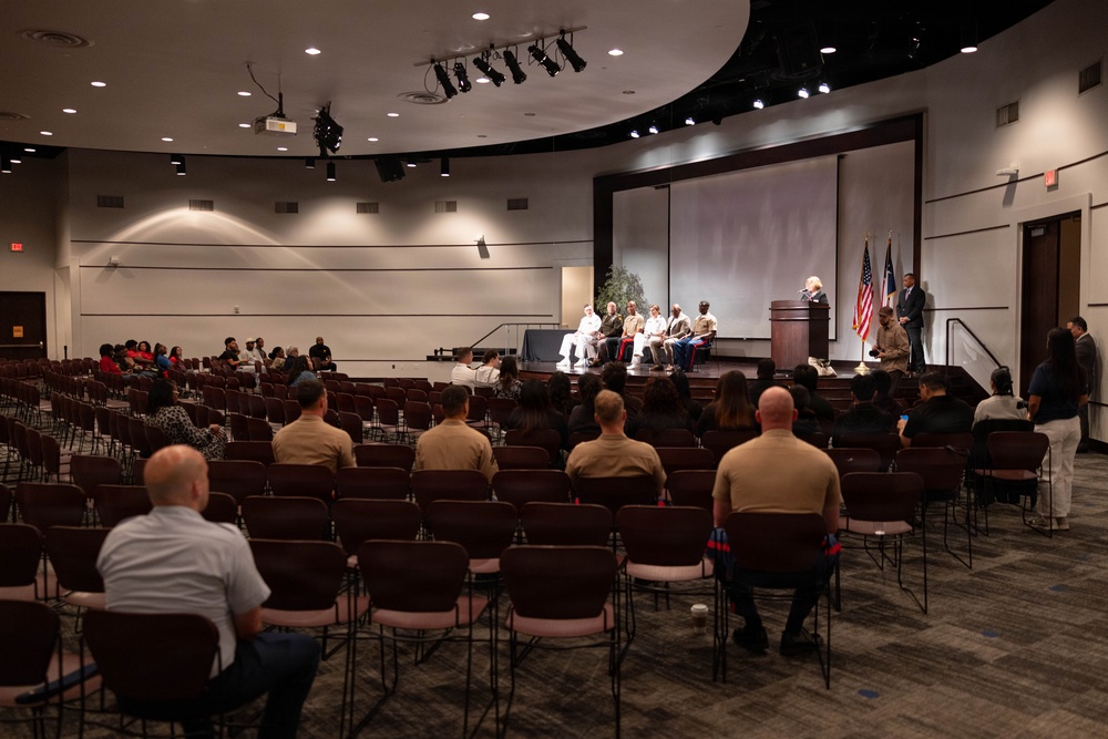 U.S. service members visit Houston City College