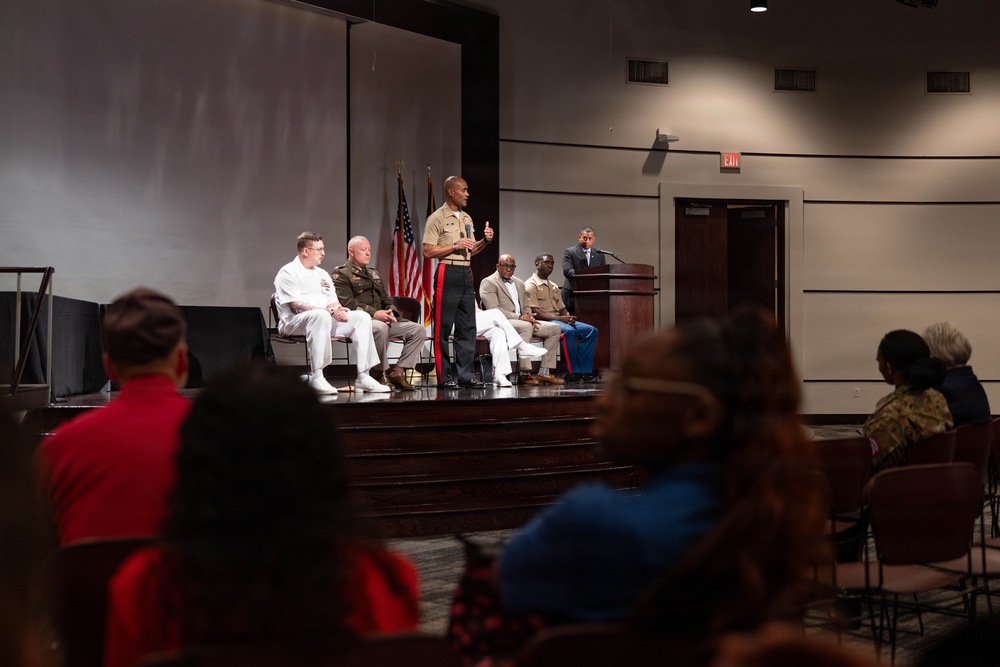 U.S. service members visit Houston City College