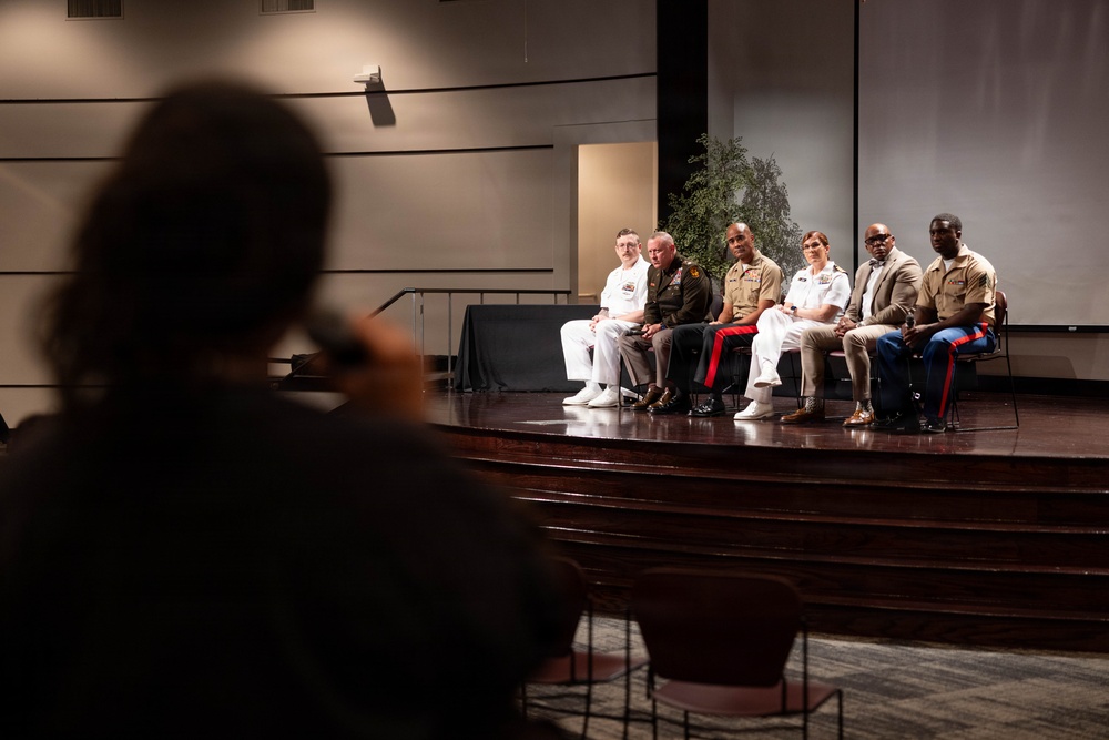 U.S. service members visit Houston City College