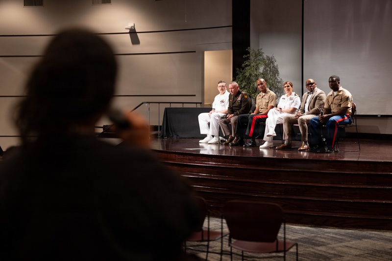 U.S. service members visit Houston City College