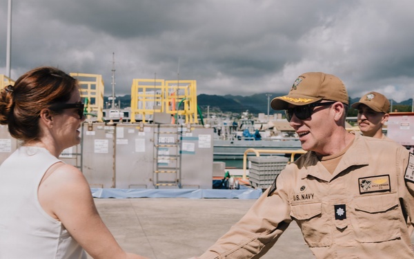 STAFFDELL Swift visits USS Indiana (SSN 789)