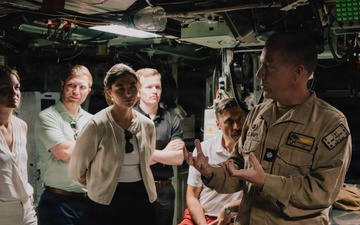 STAFFDELL Swift visits USS Indiana (SSN 789)