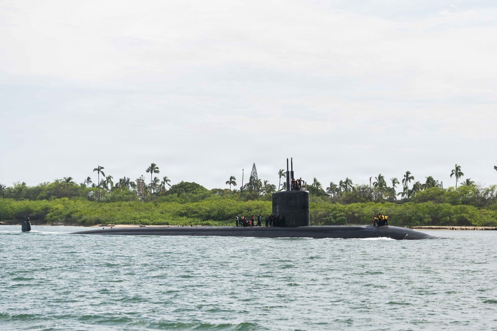 USS Asheville approaches Joint Base Pearl Harbor-Hickam