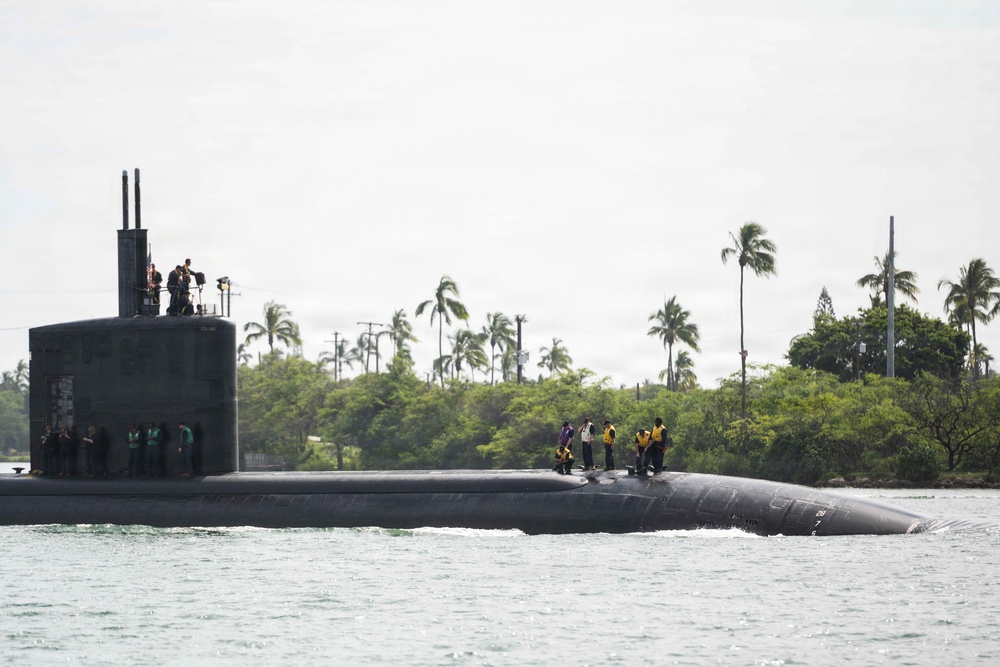 USS Asheville approaches Joint Base Pearl Harbor-Hickam