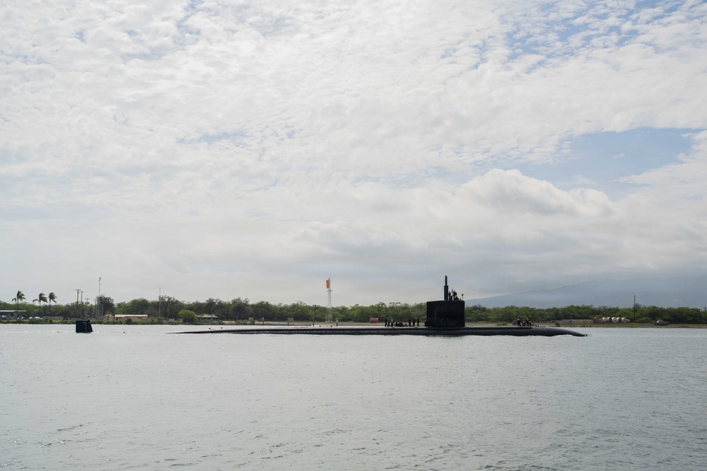 USS Asheville approaches Joint Base Pearl Harbor-Hickam