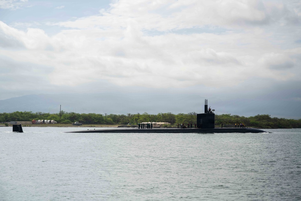 USS Asheville approaches Joint Base Pearl Harbor-Hickam