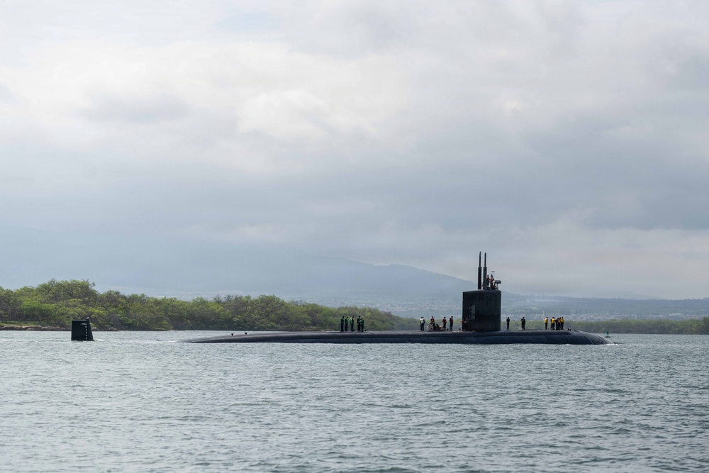 USS Asheville approaches Joint Base Pearl Harbor-Hickam