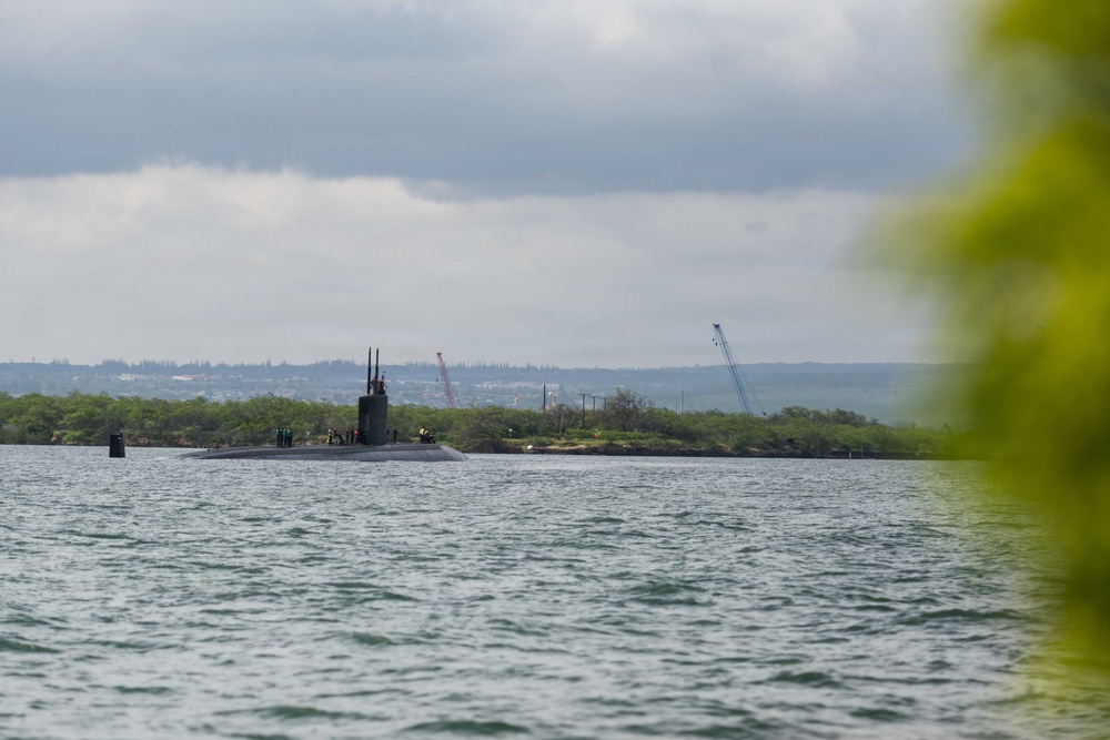 USS Asheville approaches Joint Base Pearl Harbor-Hickam