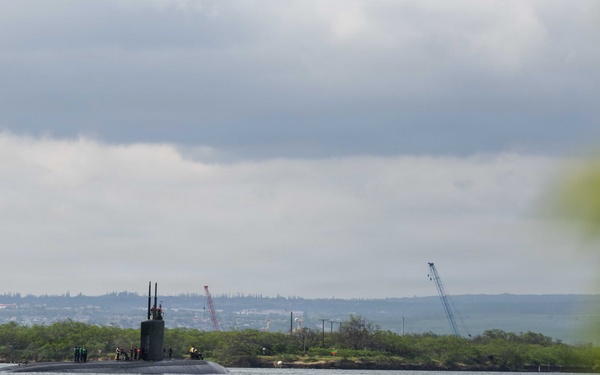 USS Asheville approaches Joint Base Pearl Harbor-Hickam