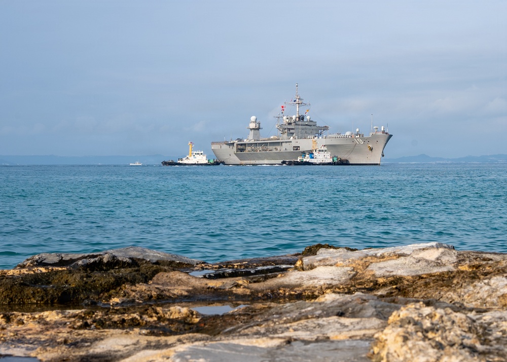 USS Blue Ridge Arrives to White Beach, Okinawa