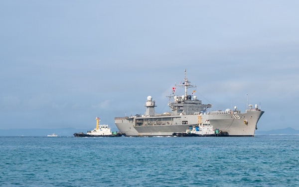USS Blue Ridge Arrives to White Beach, Okinawa