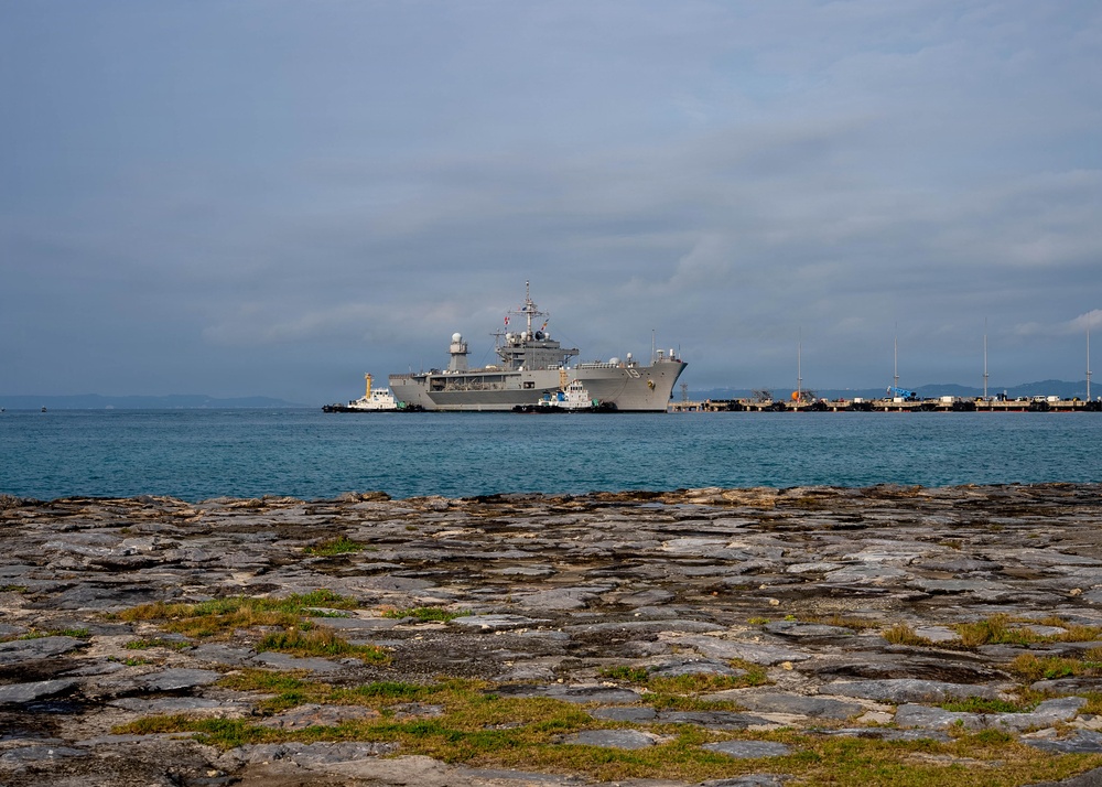 USS Blue Ridge Arrives to White Beach, Okinawa