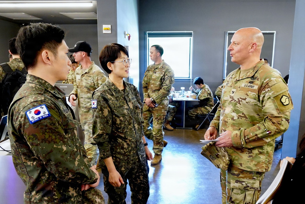 ROK and U.S. leaders exchange gifts during Camp Walker visit