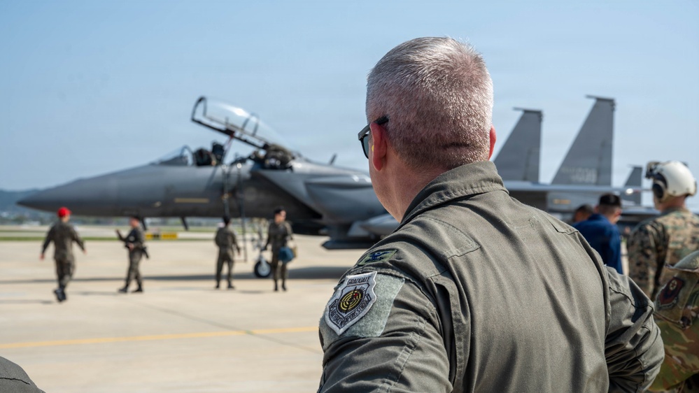 FF 26-1: 31 AEW CC greets ROKAF Operations Command CC at Gwangju AB