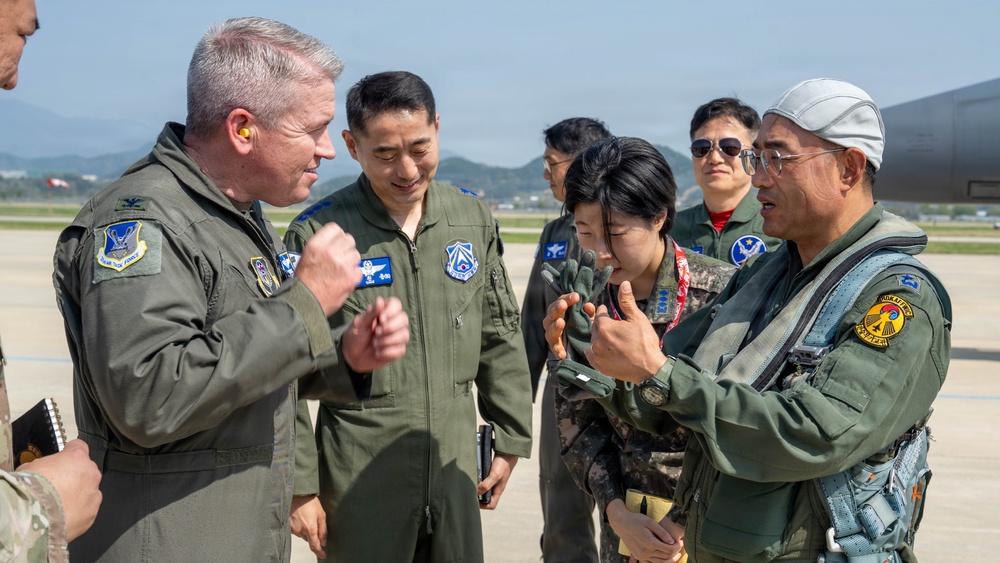 FF 26-1: 31 AEW CC greets ROKAF Operations Command CC at Gwangju AB
