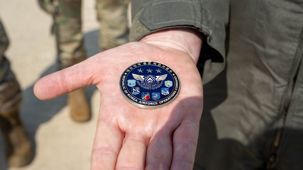 FF 26-1: 31 AEW CC greets ROKAF Operations Command CC at Gwangju AB