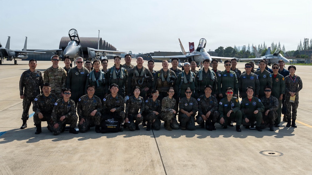 FF 26-1: 31 AEW CC greets ROKAF Operations Command CC at Gwangju AB