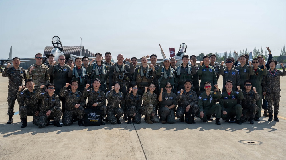 FF 26-1: 31 AEW CC greets ROKAF Operations Command CC at Gwangju AB