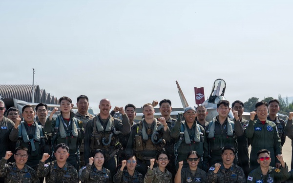 FF 26-1: 31 AEW CC greets ROKAF Operations Command CC at Gwangju AB