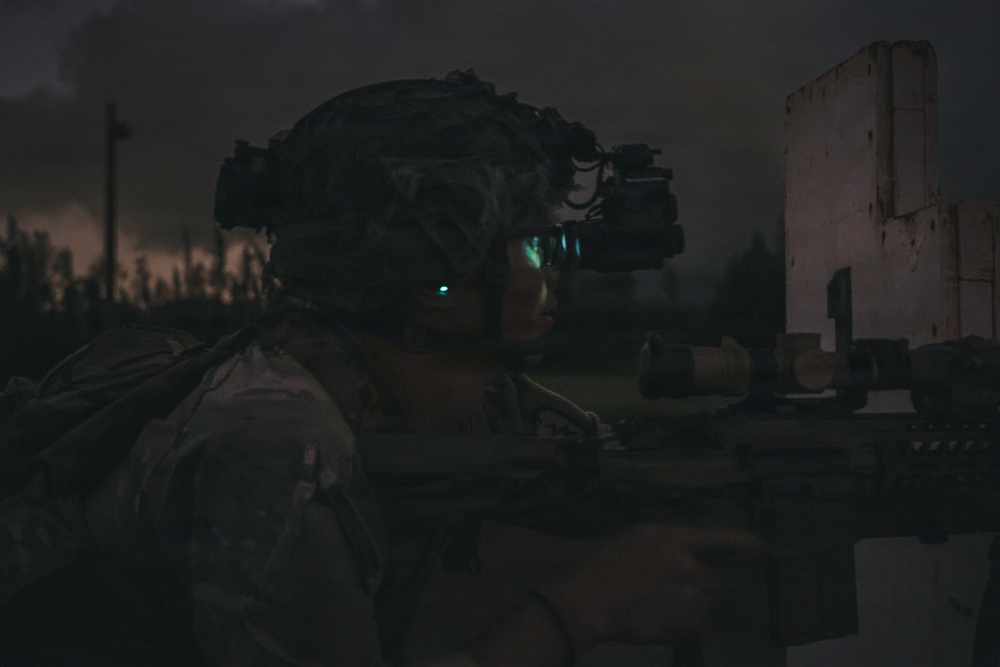 2-21 INF M7 NGSW RANGE NIGHT QUALIFICATION
