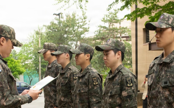 KATUSA Soldiers Recognized During ETS at Osan Air Base