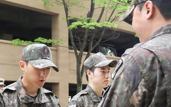 KATUSA Soldiers Recognized During ETS at Osan Air Base
