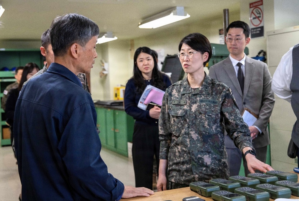 2nd Infantry Division Deputy Commanding General – ROK (DCG-R) Brig. Gen. Han-ok Moon visited the Combat Power Generation Center (CPGC) at the U.S. Army Materiel Support Command – Korea, Camp Carroll, on April 16.