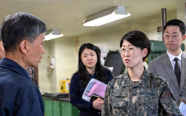 2nd Infantry Division Deputy Commanding General – ROK (DCG-R) Brig. Gen. Han-ok Moon visited the Combat Power Generation Center (CPGC) at the U.S. Army Materiel Support Command – Korea, Camp Carroll, on April 16.