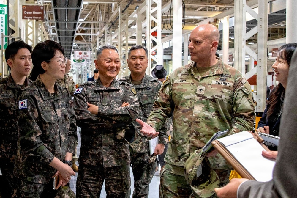 2nd Infantry Division Deputy Commanding General – ROK (DCG-R) Brig. Gen. Han-ok Moon visited the Combat Power Generation Center (CPGC) at the U.S. Army Materiel Support Command – Korea, Camp Carroll, April 16.